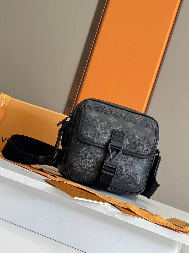 Top original M12518 This Getaway messenger bag has the delicate Monogram embossi