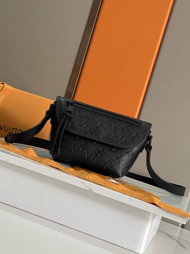 Top original order] M12636 All-steel hardware This Pulse mini handbag is made of