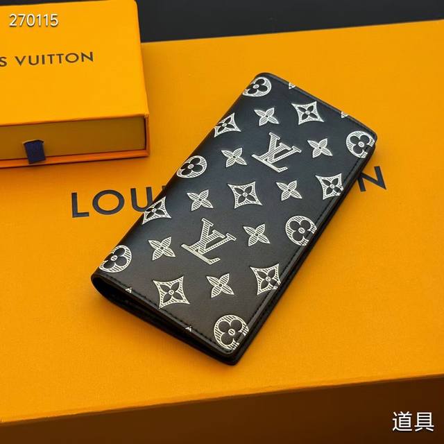 Upgraded version of the LV black silk-screen Brazza wallet. The elegant design i