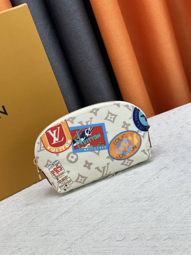 Real shot of the background at home M47515 cosmetic bag This small cosmetic bag