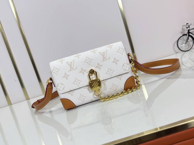 Upgraded original M14738 This Steamer mini handbag is made of Monogram canvas, w