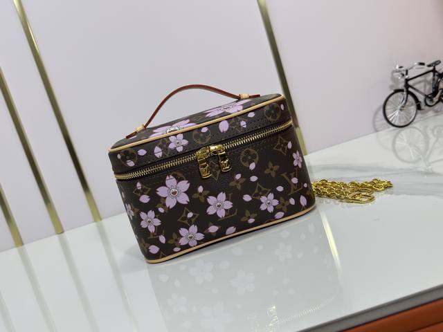 Upgraded original M14181 M44495 This nice mini cosmetic bag is made of Monogram