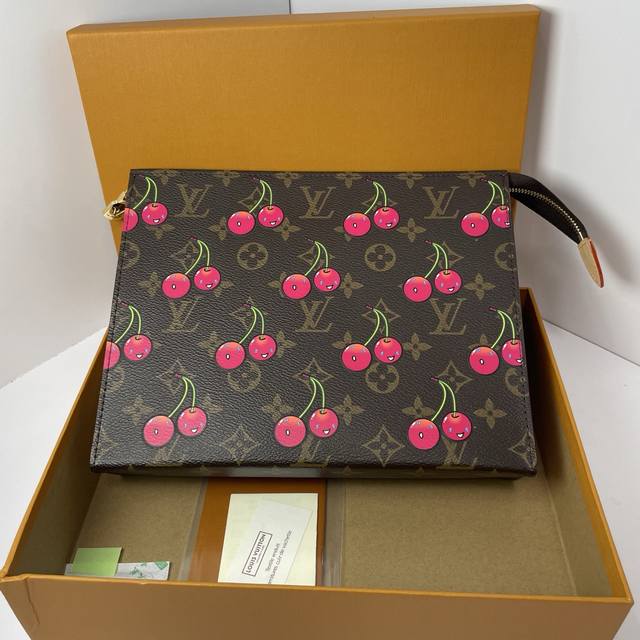Factory P price top original M14372, this toiletry bag is shaped with classic Mo
