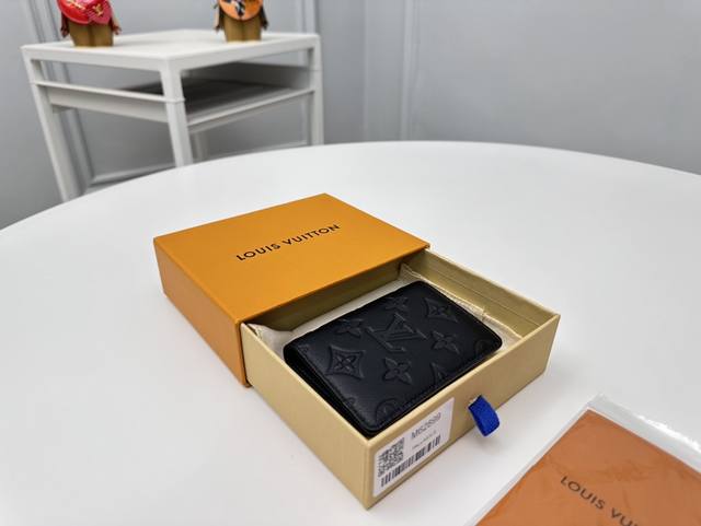 Factory P price full top layer leather top original M62899 Black card holder Mad