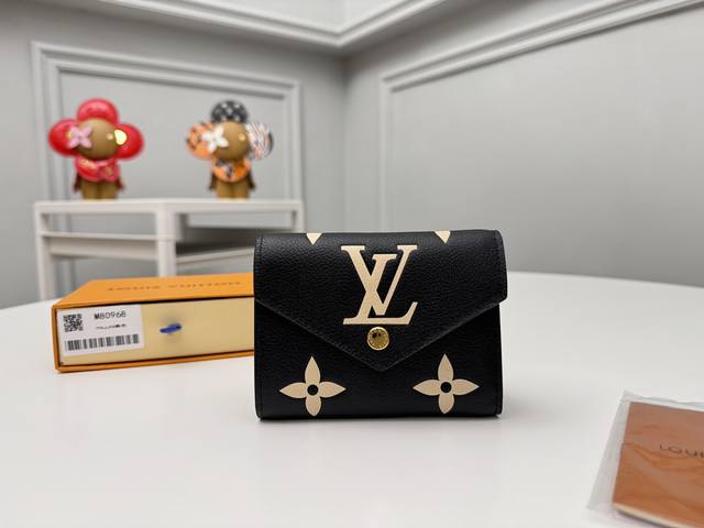 Factory P Price Top Original M80968 Black This Victorine wallet is made of soft