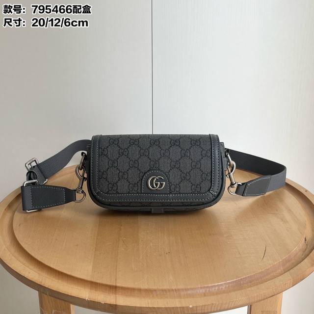 Actual shot# Style number: 795466 Size: 20-12-6 Ophidia series new small bag Cla