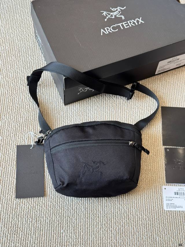 Arc'teryx Mantis2 waist bag This small bag is fashionable It can be worn cross-b
