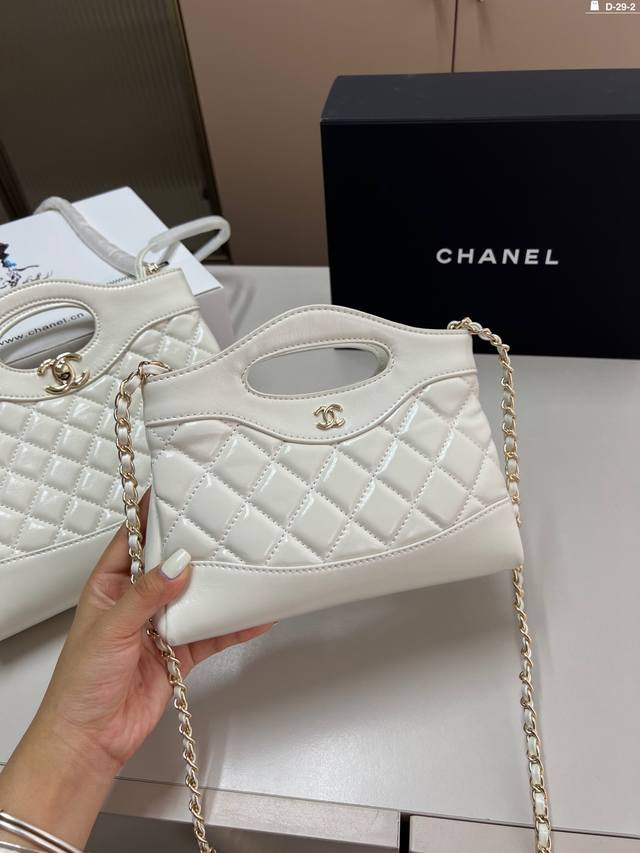 Small Chanel's new evening bag handbag It's so beautiful, so beautiful that it t