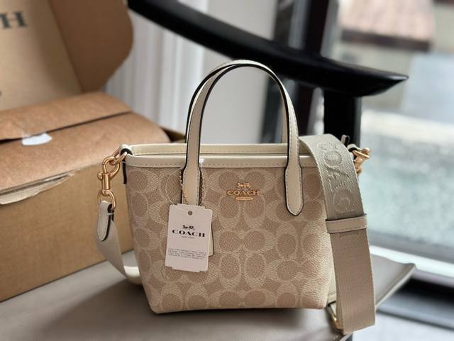 with box size 16.14 Coach City Mini Tote Bag The capacity should not be underest