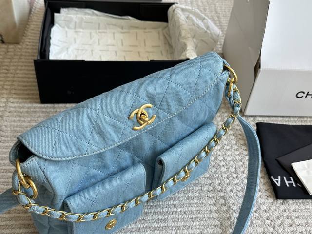 Chanel Hoho hippie bag can be worn cross-body, as a hand bell, or under the armp