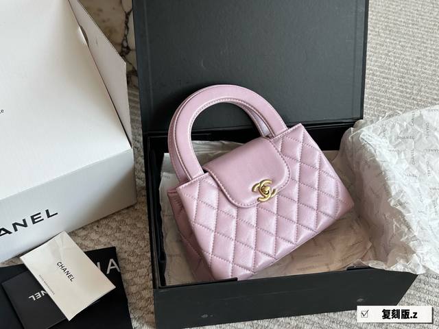 Upgraded version Chanel23Kkelly. The picture of the upper body is here. The most