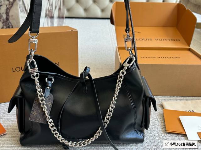 Upgraded cowhide Carryalldark medium handbag This Carrvall Dark medium handbag i