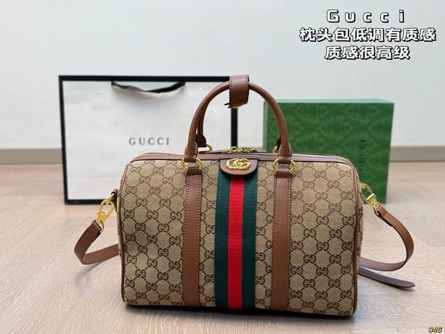 Gucci Cool Pillow Bag Low-key and textured Unique artistic atmosphere High value