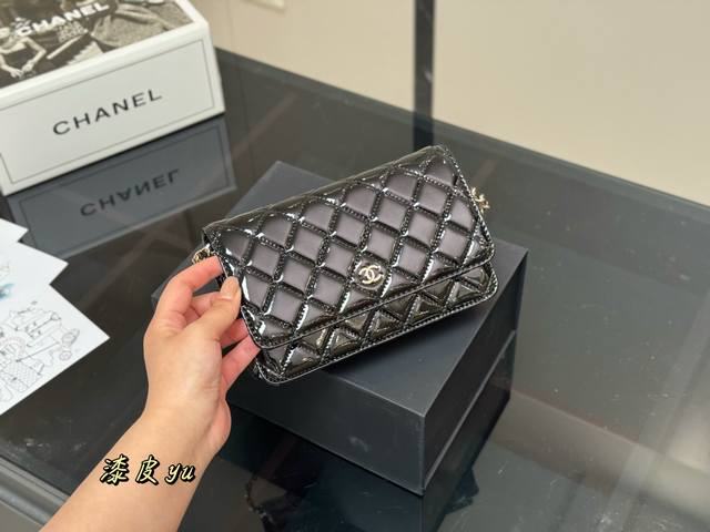 with folding box cover airplane box Size: 19*12Cm Chanel patent leather fortune