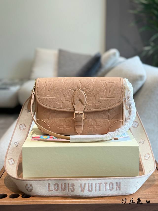 Lv 2025 autumn and winter new caramel dune color baguette Lv baguette baguette b