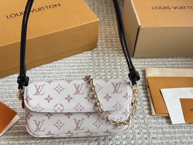 Upgraded version with box Size: 22*12Cm L's new hit Ivy Woc This version is hard