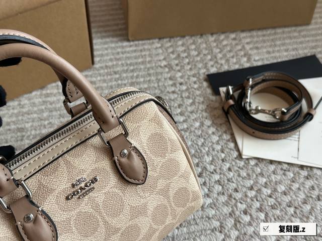 Full set of packaging Size: 18*12Cm Coach 23Ss pillow bag new product Super cute