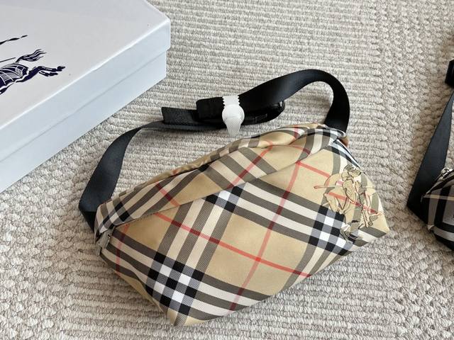 with box Size: 33*14Cm Bur waist bag! Can be salty or sweet! This waist bag is r