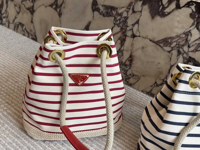 with box Size: 27 26Cm Prada nylon bucket bag! New style bucket bag under the ar
