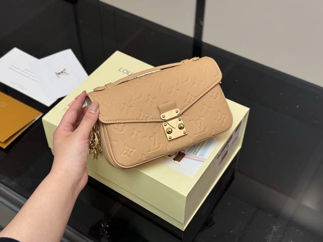 with folding box Latest size: 21