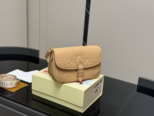 with folding box Lv baguette bag is so beautiful to wear Double shoulder strap c