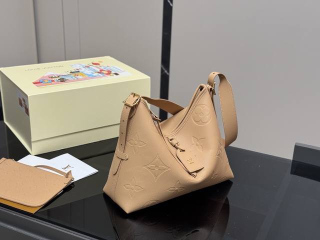 Size: 26.32Cm Lv Carryall Annual King Bag Do you like the underarm bag with a bo