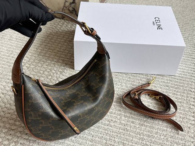 with box Size: 23*14Cm Celine's new armpit bag is simply Yyds It has a retro fee