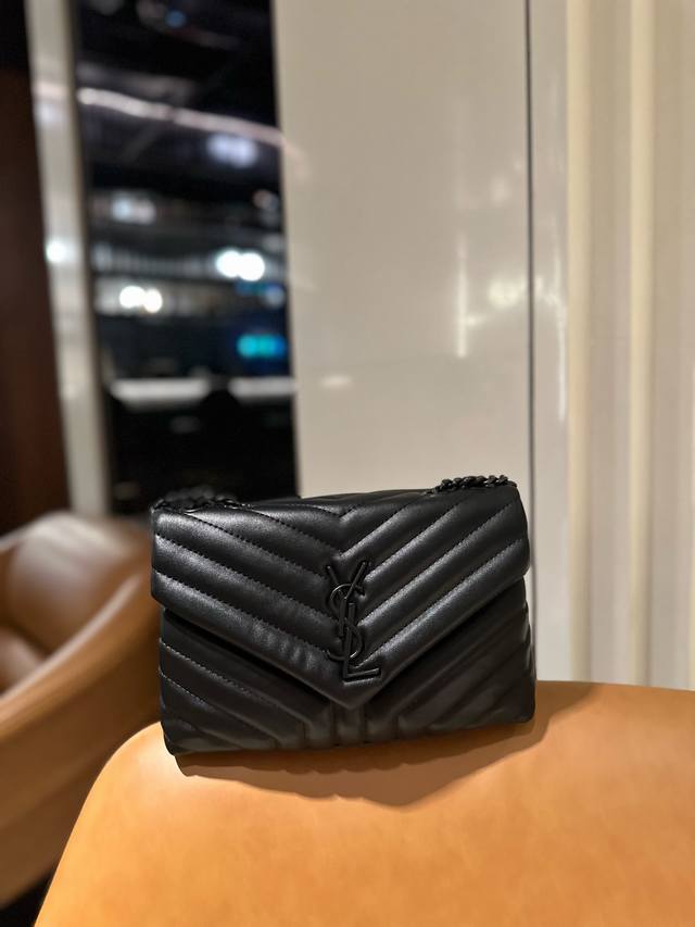 Gift box packaging Ysl Loulou Puffer cloud bag is really amazing. It feels soft