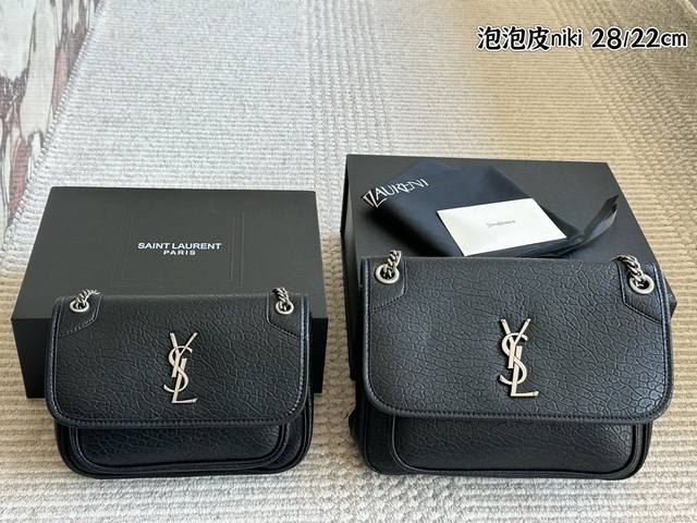 Ysl bubble leather Niki messenger bag is so cool, the bag is beautiful and has n