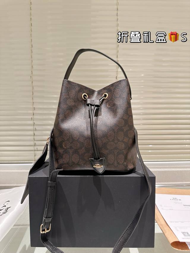 Top grade original cowhide Coach's new Rowan Bucket bag The new bucket bag has a