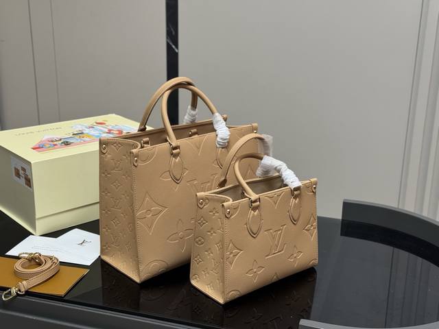 Size: 34.28Cm 25.20Cm Lv Onthego leather shopping bag has a hidden shoulder stra