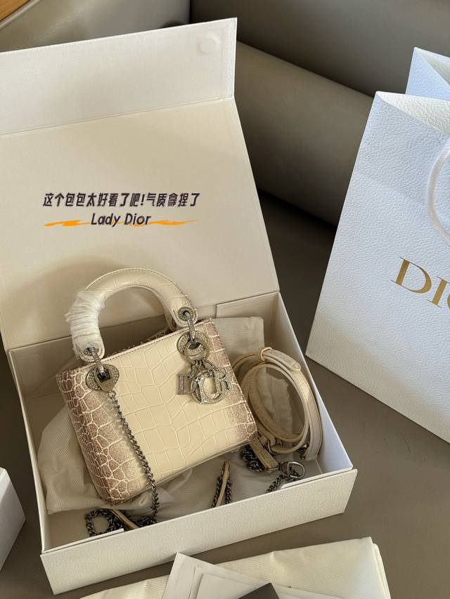 with box Size: 17cm D's Himalaya Princess Diana bag This one is amazing! Little