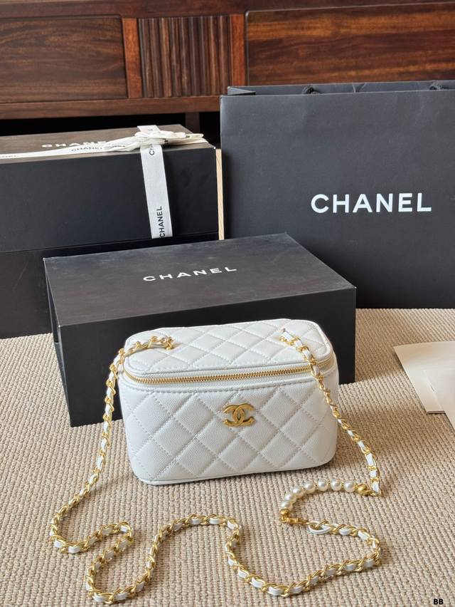 Chanel 22S beautiful box bag, the more I look at it, the more I love it I was or