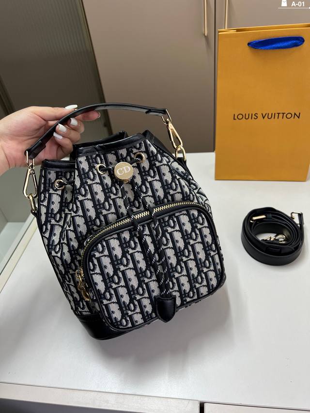 Dior vintage bucket bag Sweet and cool, a must-have for every trendy girl A-01 s