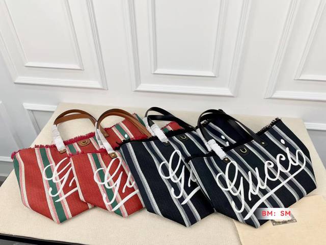 Small and large Gucci's new Tote shopping bag Retro and artistic, with an incred