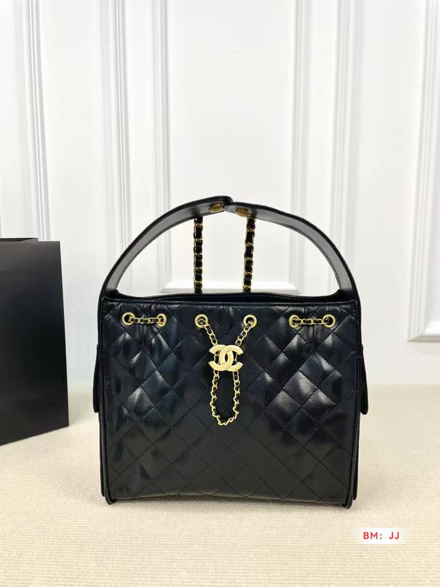 Chanel hippie underarm tote bag This one looks great when carried by hand It's c