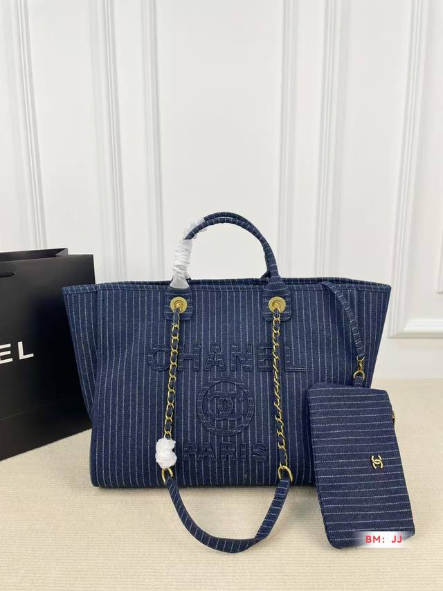 Chanel is so amazing Chanel Tote shopping bag "buy one get one free" mother-and-