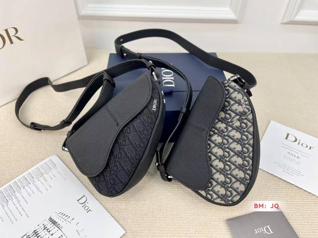 with folding gift box Dior Saddle Bag Its shape comes from the innovative design