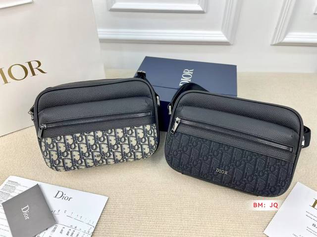 with folding gift box Dior Safari camera bag So versatile that it is cool withou