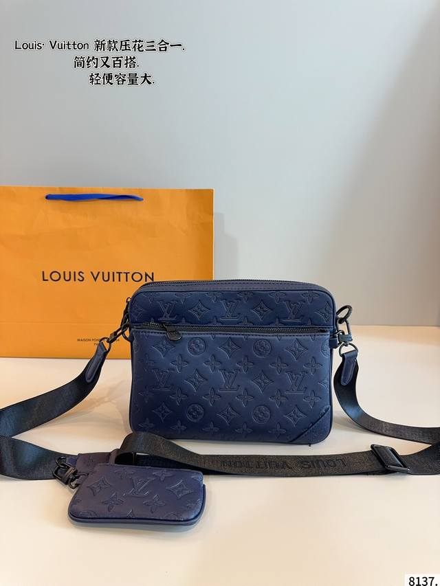 Lv three-in-one messenger bag is an ideal choice for boys' daily casual wear~ is