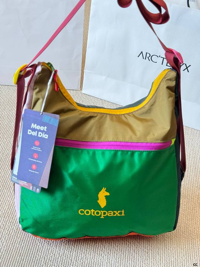 Cotopaxi Alpaca Bag The whole color is bright and refreshing. I love the green a