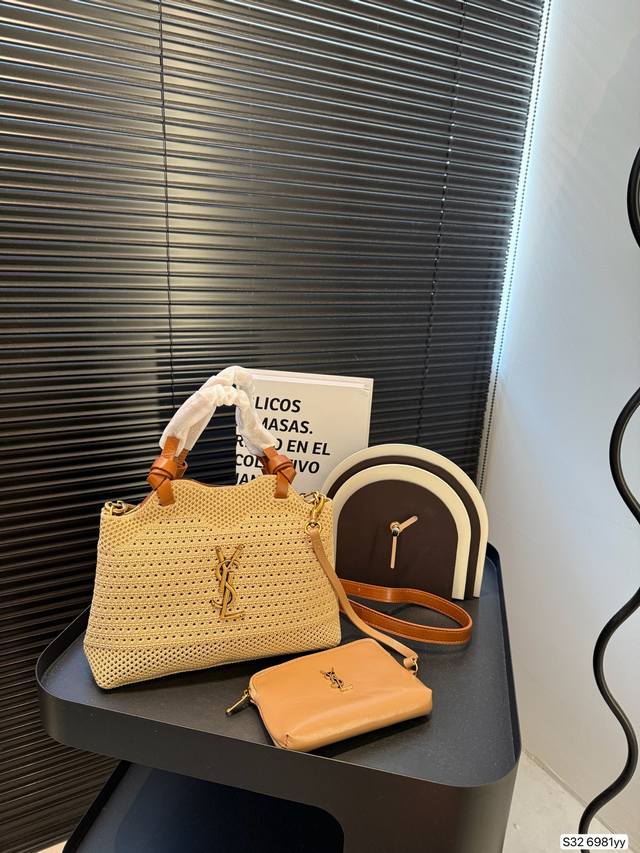 Saint Laurent woven tote bag, a simple bag, very elegant. It is also easy to mat