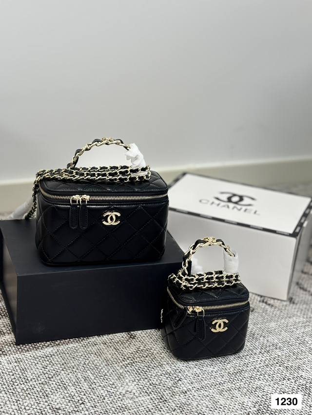 with airplane box folding box Chanel hand-held cosmetic bag I think every girl w