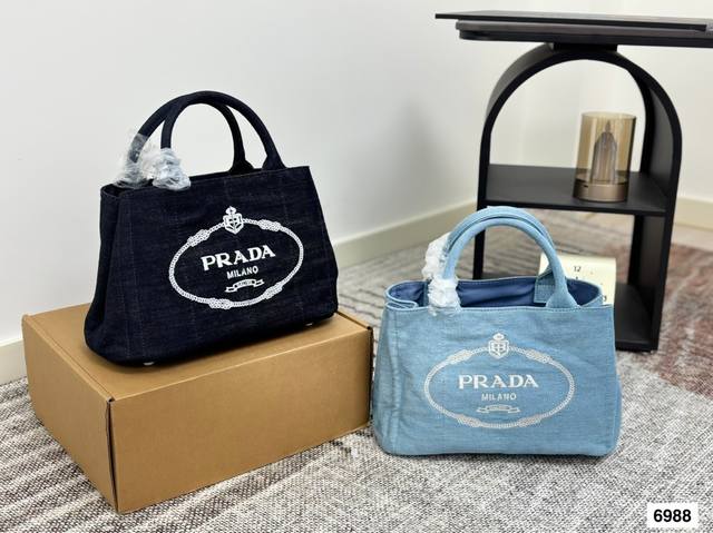 Prada Tote It's another day of being attracted by Prada Tote. I really love this