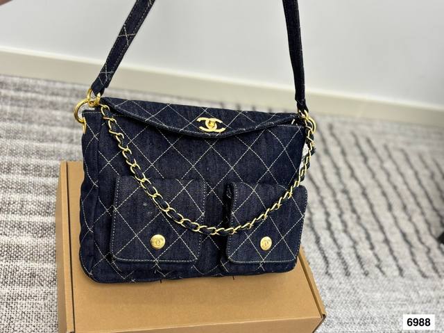 Who knows Chanel underarm? The joy of owning a Chanel 24P Hobo is to smell good!