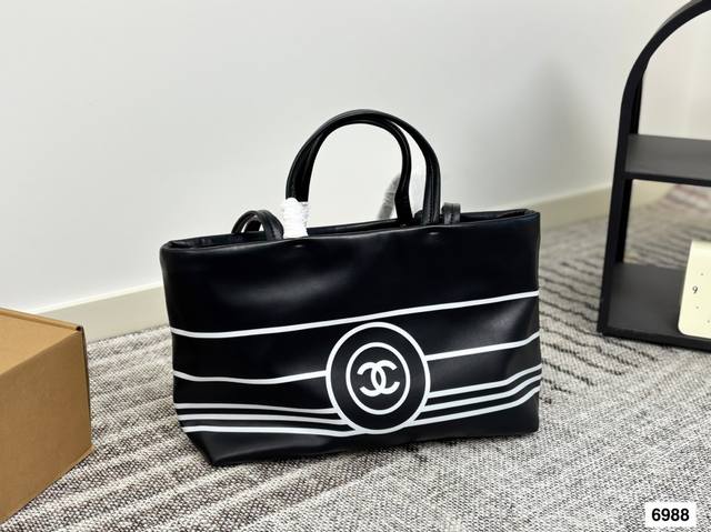 Chanel Beach Bag Whether it is daily travel or holiday shopping, this bag with a