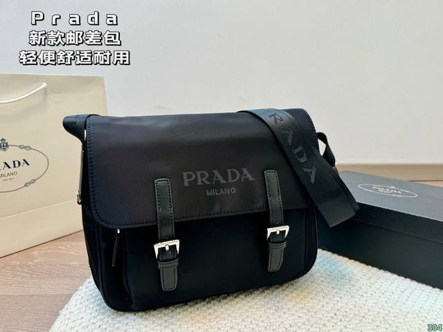 Prada messenger bag Adding a touch of femininity to fashion The appearance is so