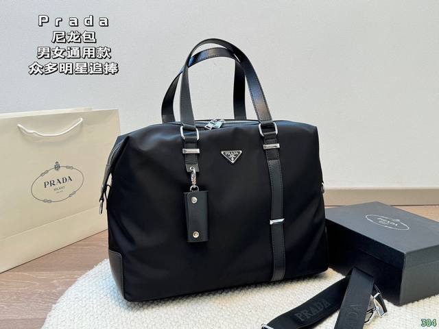 Prada nylon bag Unisex style Many celebrities' favorite items Original fabric an
