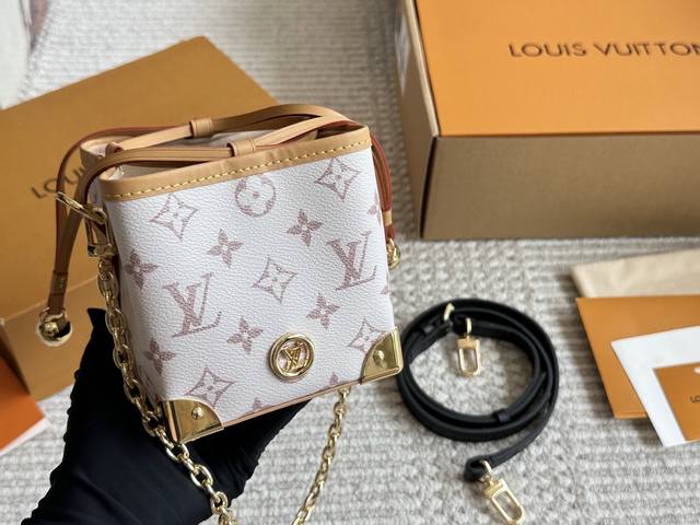 with box 25Ss new product Size: 12*11Cm Lv's Noe Purse The small Shaomai is real