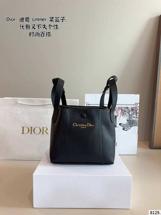 with gift box Dior is a hot new bucket bag. Cool and sweet bucket bag It looks g